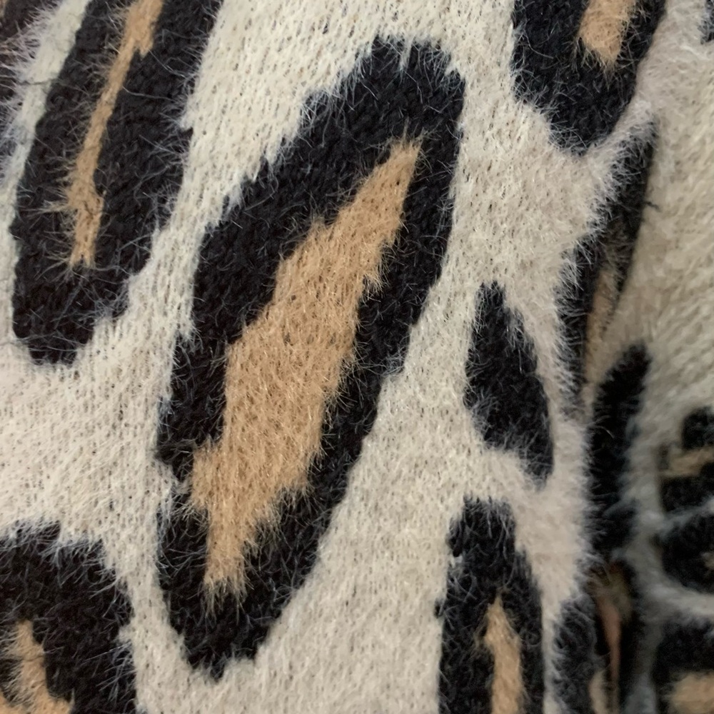 Vince Camuto Black and Cream Leopard cardigan - Picture 4 of 5
